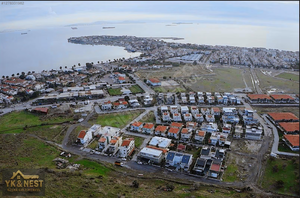 ÇANDARLI MERKEZDE LÜKS EŞYALI 5+2 VİLLA